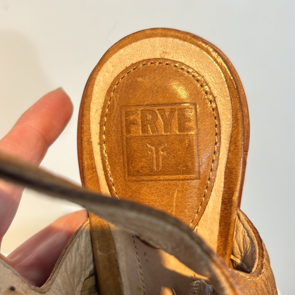 FRYE Sofia Women's Heels Sandals Size Brown Woven Leather Buckle 4" Heel size 8 - Picture 8 of 14